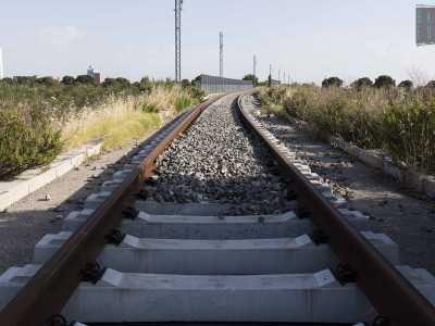Non ci resta quindi che metterci in cammino, in salita, visto che la strada ferrata � inserita in un viadotto sopraelevato di una decina di metri